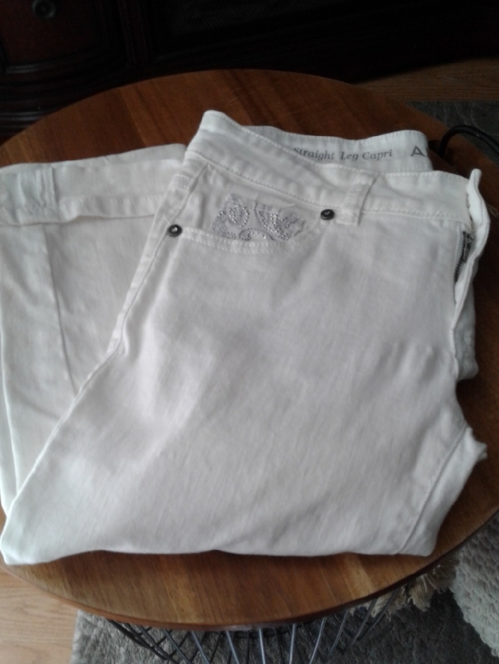 Apt. 9 White Straight Leg Capris